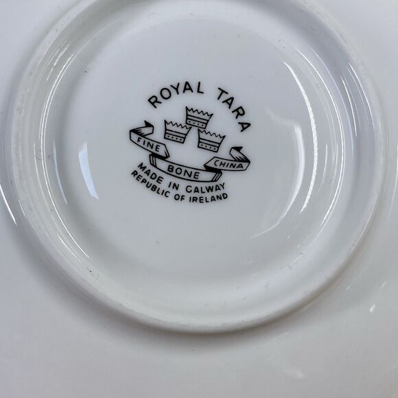 Vintage Royal Tara Bone China Teacup & Saucer Set Ireland Clover St Patrick' Day - Picture 8 of 16